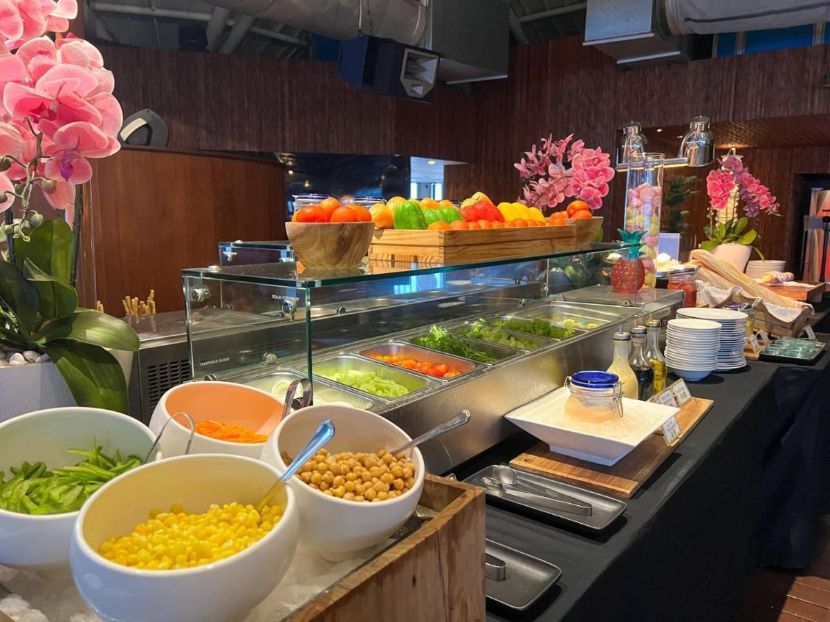 Double - Six, Luxury Hotel - Seminyak Exterior photo A salad bar